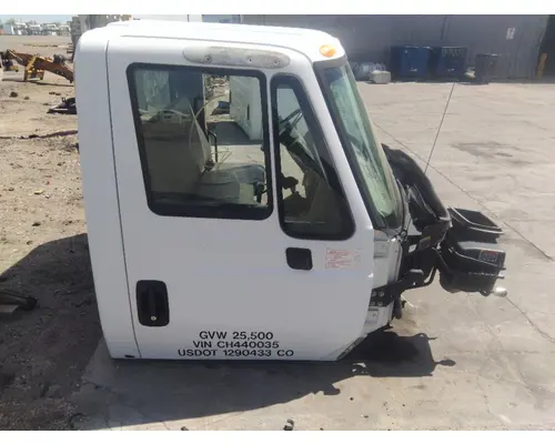 INTERNATIONAL 4300 CAB