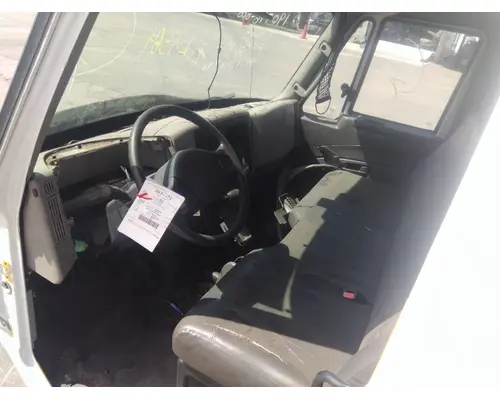 INTERNATIONAL 4300 CAB