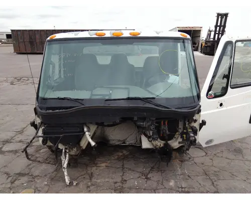 INTERNATIONAL 4300 CAB