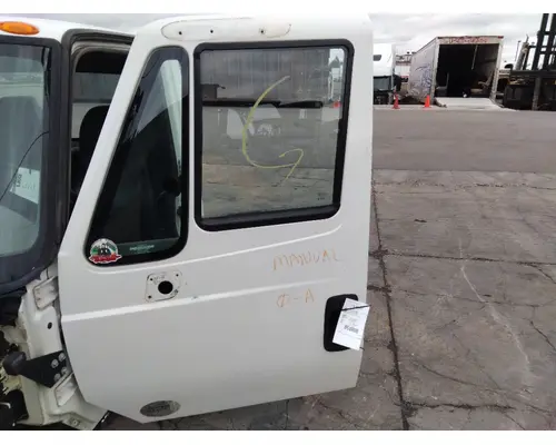 INTERNATIONAL 4300 CAB
