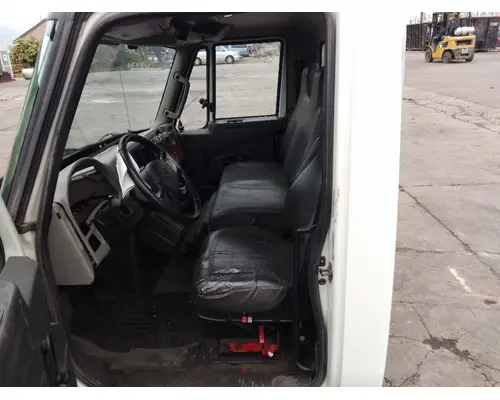 INTERNATIONAL 4300 CAB