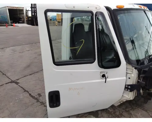 INTERNATIONAL 4300 CAB