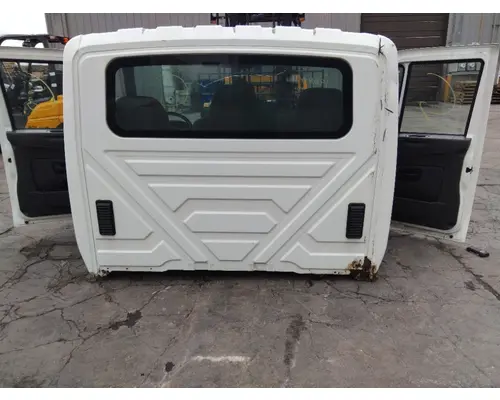 INTERNATIONAL 4300 CAB