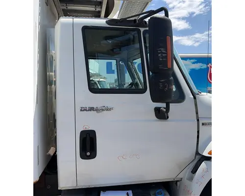 INTERNATIONAL 4300 CAB