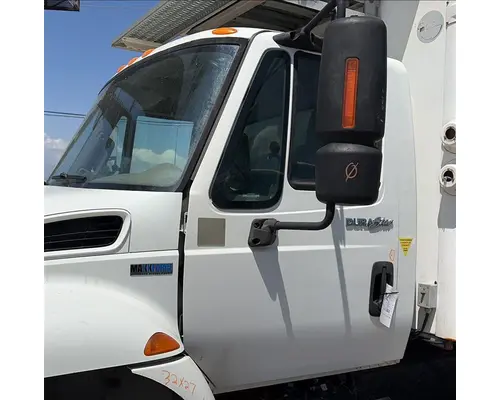 INTERNATIONAL 4300 CAB