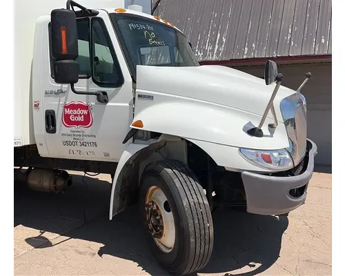 INTERNATIONAL 4300 CAB