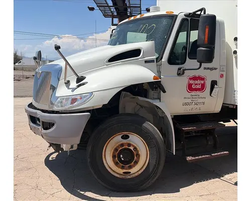 INTERNATIONAL 4300 CAB