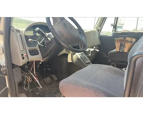 INTERNATIONAL 4300 CAB