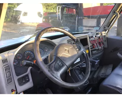 INTERNATIONAL 4300 CAB