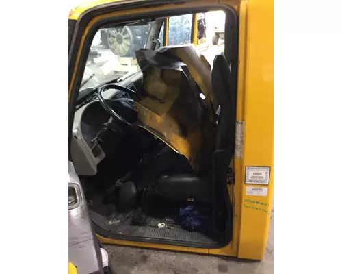 INTERNATIONAL 4300 CAB