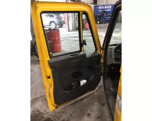 INTERNATIONAL 4300 CAB