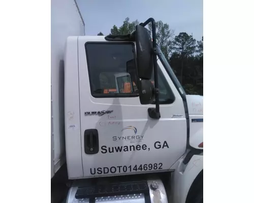 INTERNATIONAL 4300 CAB