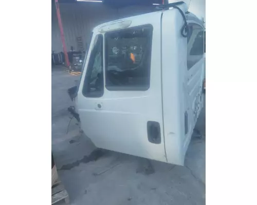 INTERNATIONAL 4300 CAB