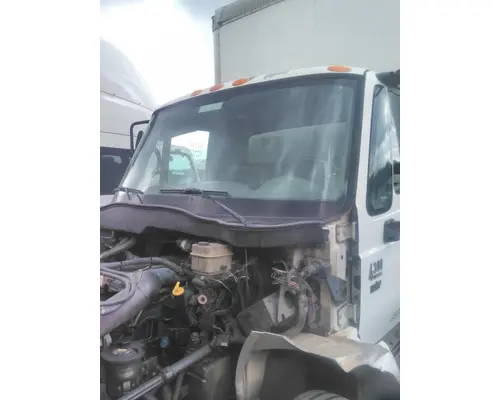 INTERNATIONAL 4300 CAB