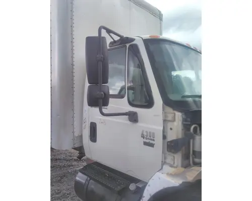 INTERNATIONAL 4300 CAB