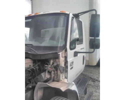 INTERNATIONAL 4300 CAB