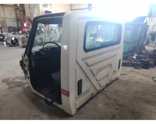 INTERNATIONAL 4300 CAB