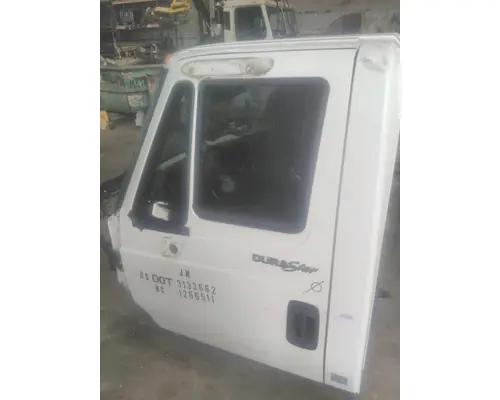 INTERNATIONAL 4300 CAB