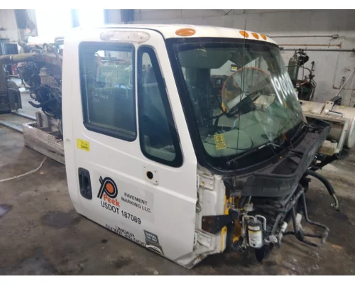 INTERNATIONAL 4300 CAB