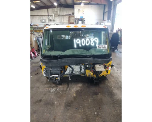 INTERNATIONAL 4300 CAB