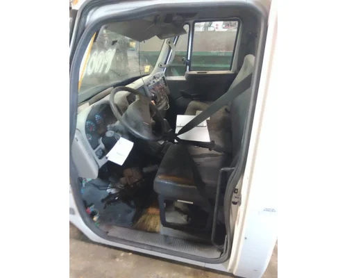 INTERNATIONAL 4300 CAB