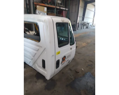 INTERNATIONAL 4300 CAB