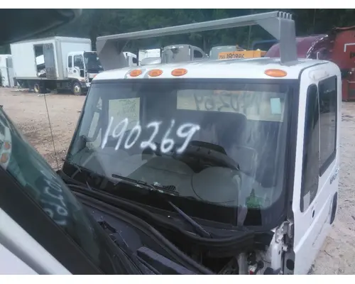 INTERNATIONAL 4300 CAB