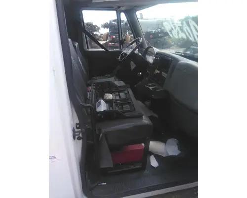 INTERNATIONAL 4300 CAB