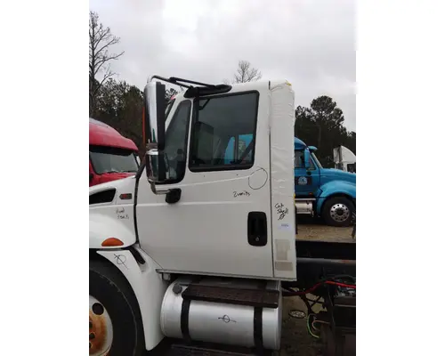 INTERNATIONAL 4300 CAB