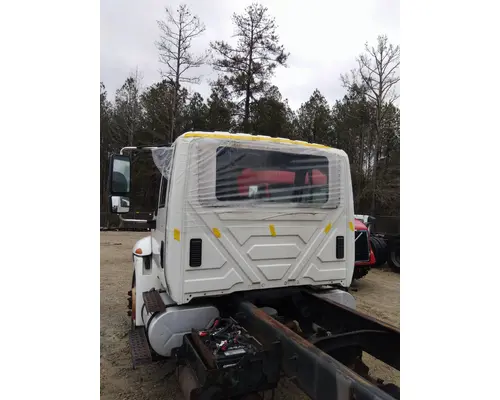 INTERNATIONAL 4300 CAB