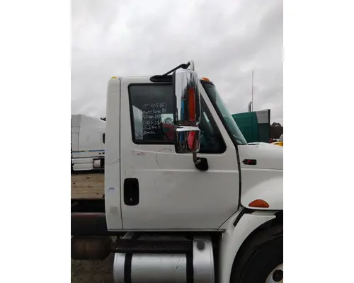 INTERNATIONAL 4300 CAB