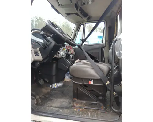INTERNATIONAL 4300 CAB