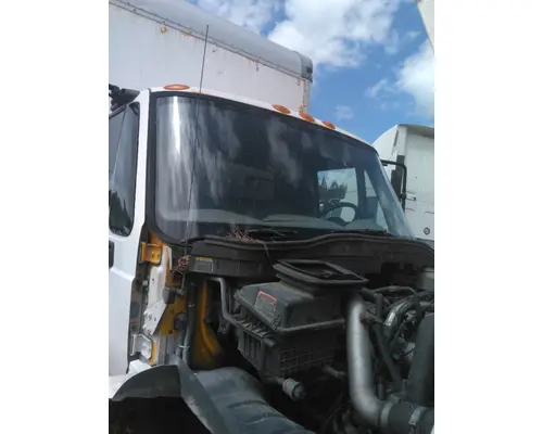 INTERNATIONAL 4300 CAB