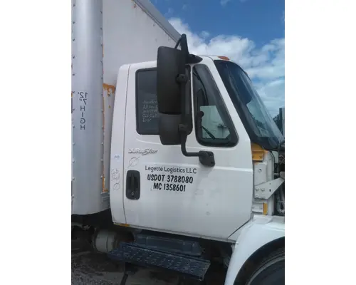 INTERNATIONAL 4300 CAB