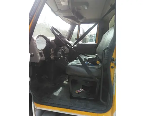 INTERNATIONAL 4300 CAB