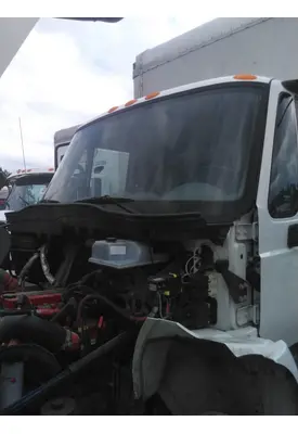 INTERNATIONAL 4300 CAB
