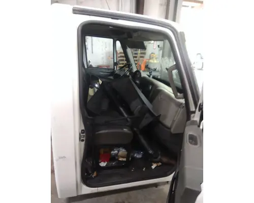 INTERNATIONAL 4300 CAB