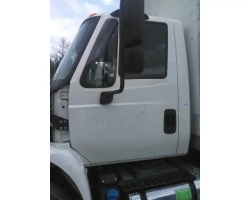INTERNATIONAL 4300 CAB