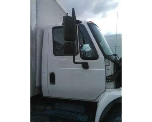 INTERNATIONAL 4300 CAB