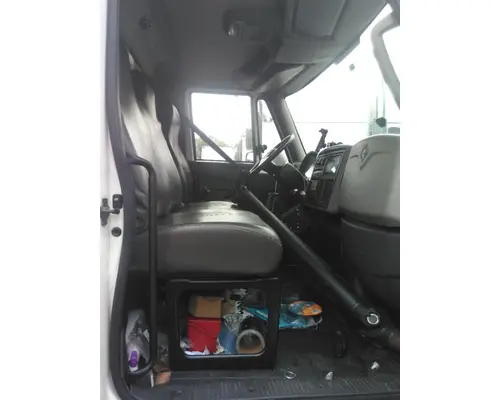 INTERNATIONAL 4300 CAB