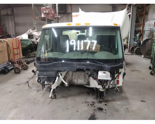 INTERNATIONAL 4300 CAB