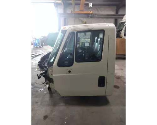 INTERNATIONAL 4300 CAB