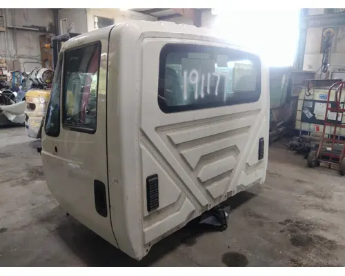 INTERNATIONAL 4300 CAB