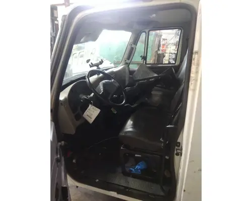 INTERNATIONAL 4300 CAB