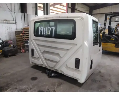 INTERNATIONAL 4300 CAB