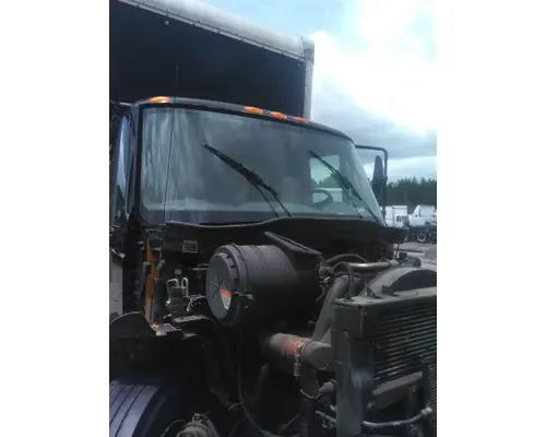 INTERNATIONAL 4300 CAB