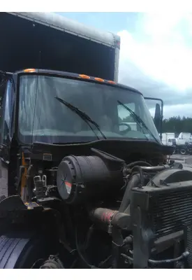 INTERNATIONAL 4300 CAB