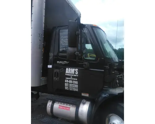 INTERNATIONAL 4300 CAB