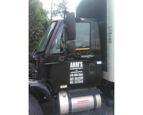 INTERNATIONAL 4300 CAB