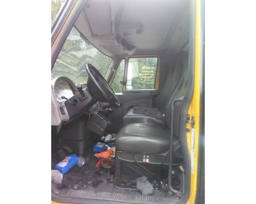 INTERNATIONAL 4300 CAB